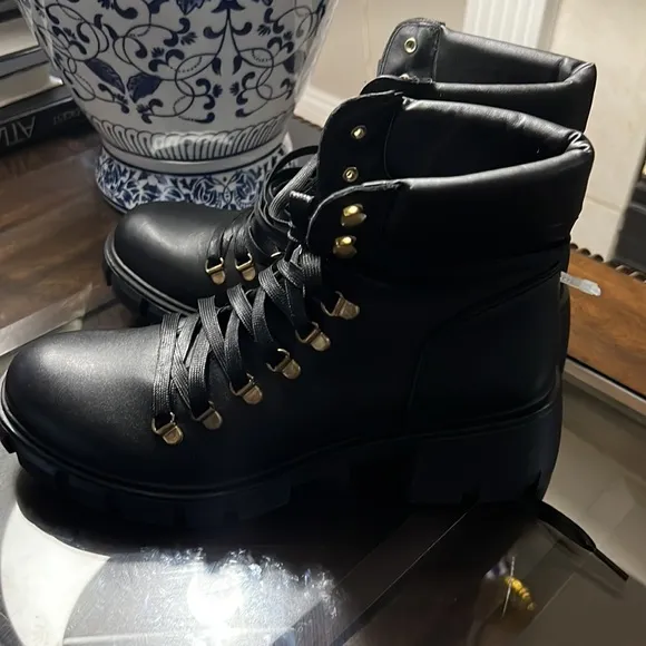 Steve MaddenHint Chunky Lug Sole Combat Boots