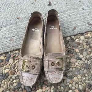 Stuart Weitzman Made in Spain Gold Loafers Size 6 M