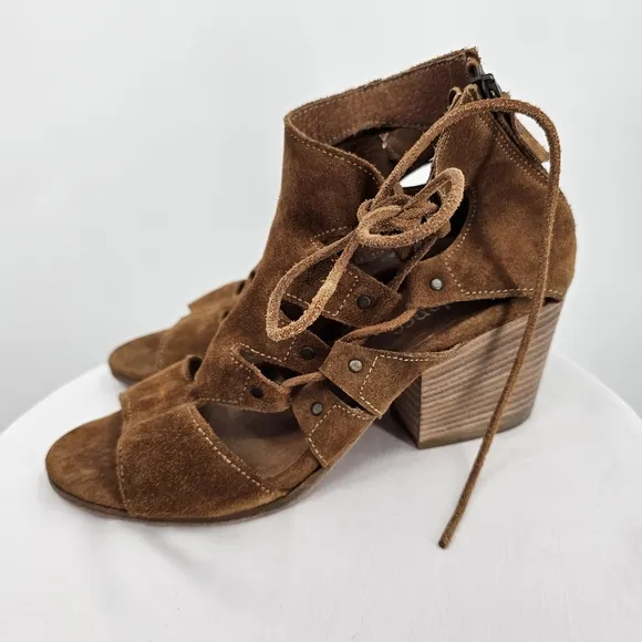 Sundance Heeled Sandals | Made in Italy | Size 39 (US 8.5-9)