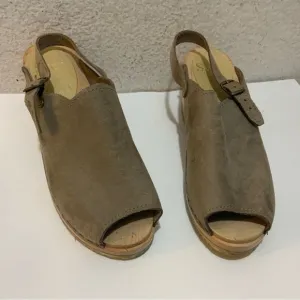 SVEN Eur 40 open toe  Sandals Taupe Leather Ankle Strap Open Toe Wood Heels