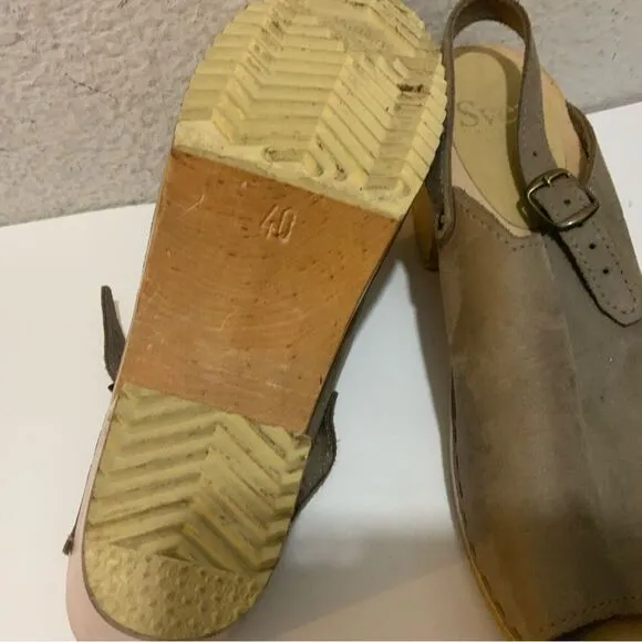 SVEN Eur 40 open toe  Sandals Taupe Leather Ankle Strap Open Toe Wood Heels