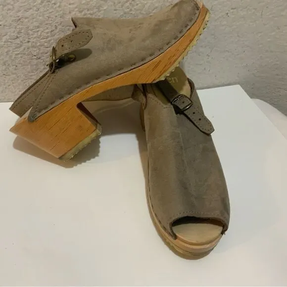 SVEN Eur 40 open toe  Sandals Taupe Leather Ankle Strap Open Toe Wood Heels