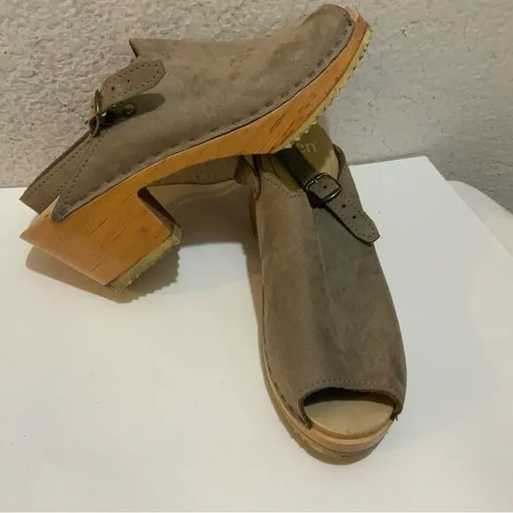 SVEN Eur 40 open toe  Sandals Taupe Leather Ankle Strap Open Toe Wood Heels