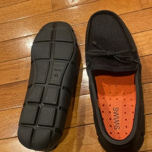 SWIMS Men’s Penny Loafers Sz 8.5.  NWOB