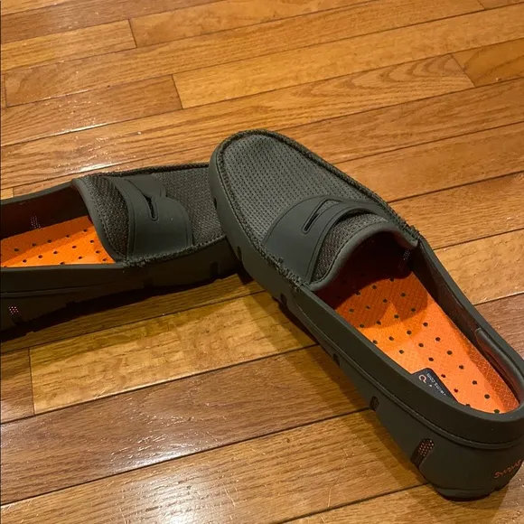SWIMS Men’s Penny Loafers Sz 8.5.  NWOB