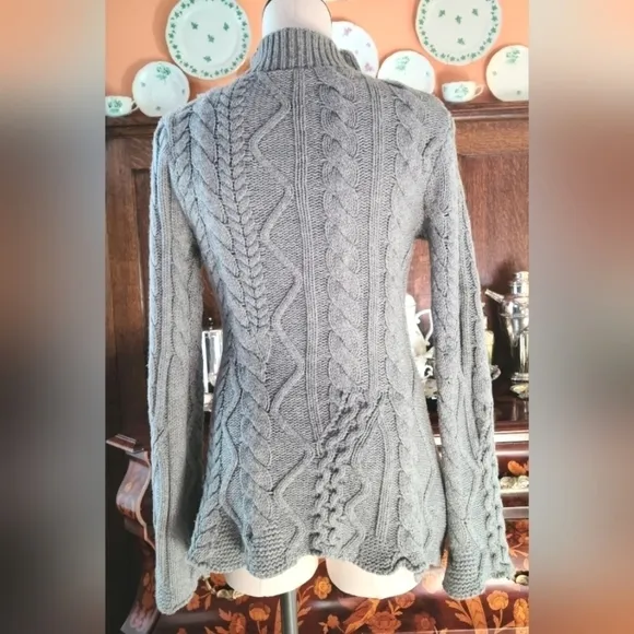 Tabula Rasa 100% Merino Wool Gray Chunky Cable Knit Sweater