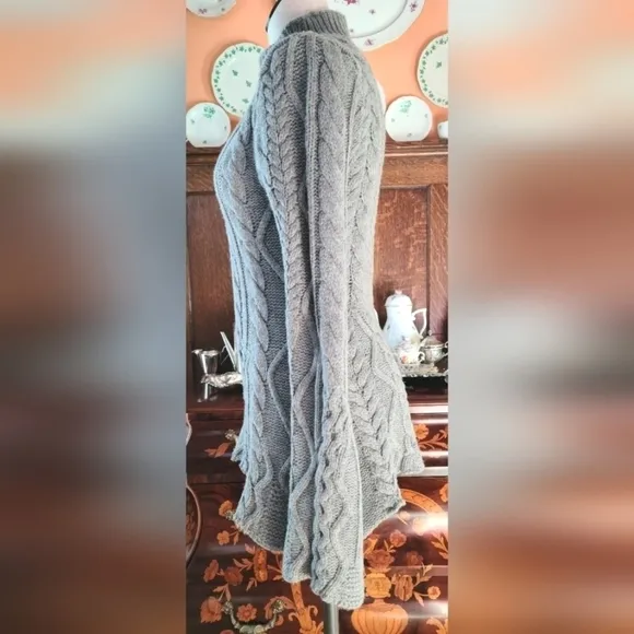 Tabula Rasa 100% Merino Wool Gray Chunky Cable Knit Sweater