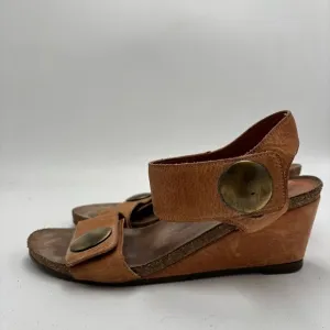 Taos Women’s 39 Brown Tan Leather Carousel 3 Wedge Sandals