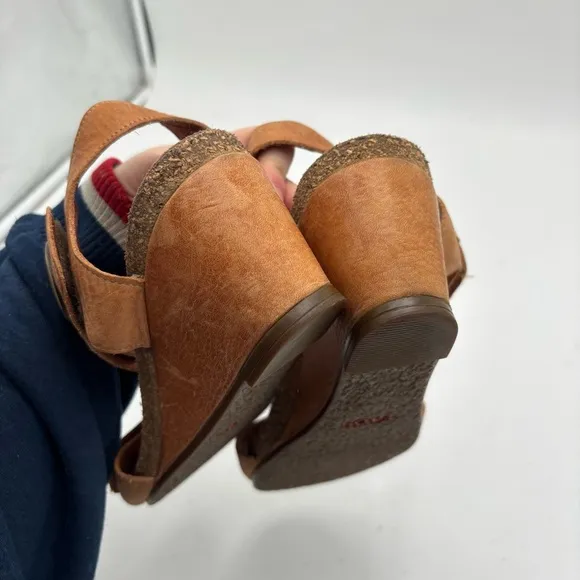 Taos Women’s 39 Brown Tan Leather Carousel 3 Wedge Sandals