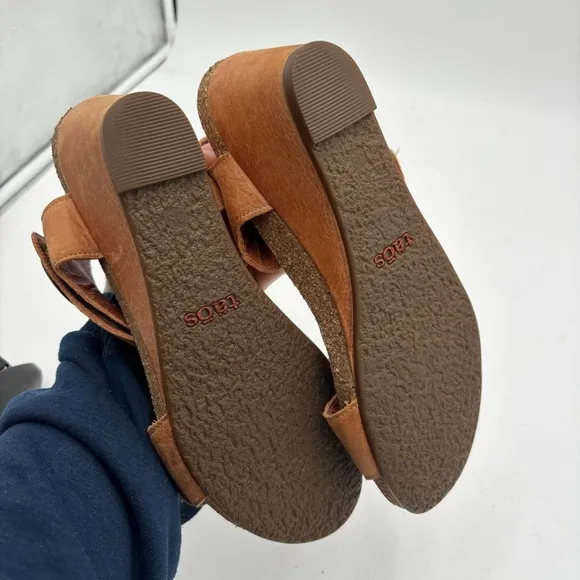 Taos Women’s 39 Brown Tan Leather Carousel 3 Wedge Sandals