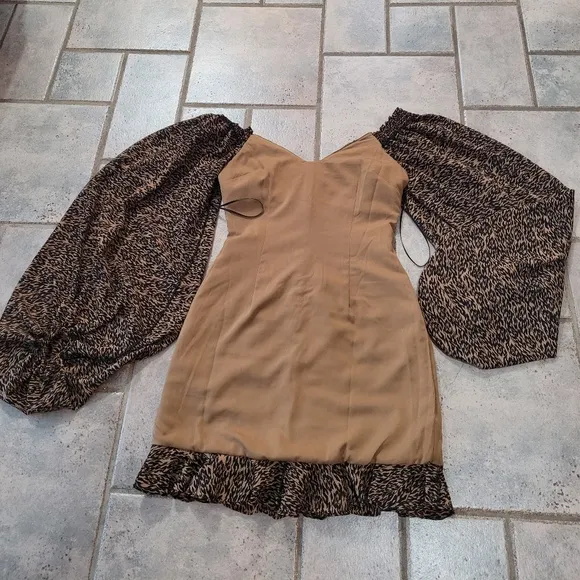 Ted Baker Bodycon Long Sleeve Smocked Animal Print Sweatheart neckline Mini Dres