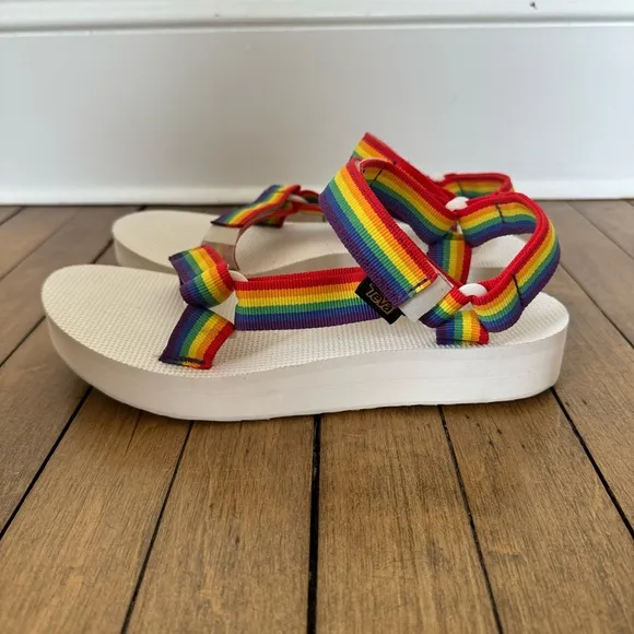 Teva Midform Universal Pride Rainbow Sandals 9