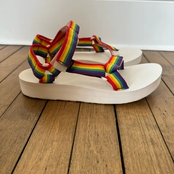 Teva Midform Universal Pride Rainbow Sandals 9