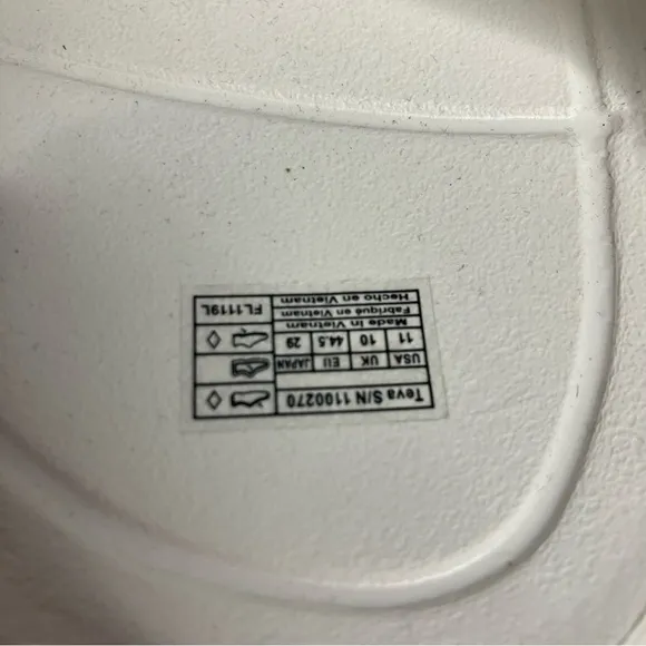 Teva white Hurricane Drift sandals men’s size 11