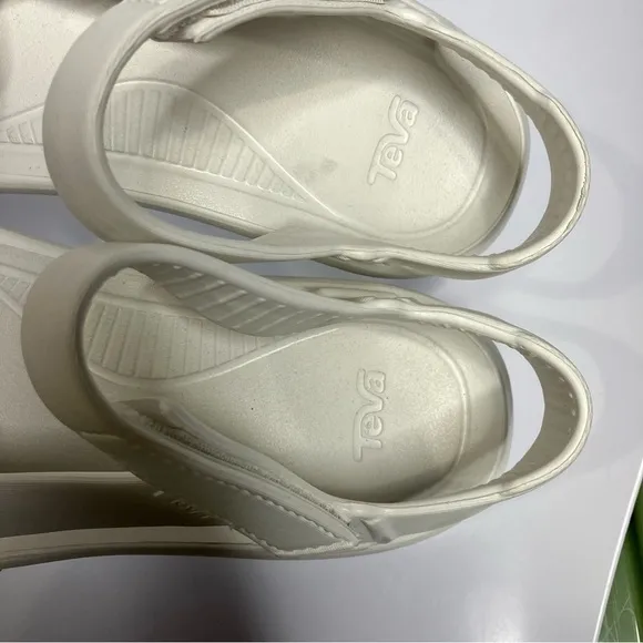 Teva white Hurricane Drift sandals men’s size 11