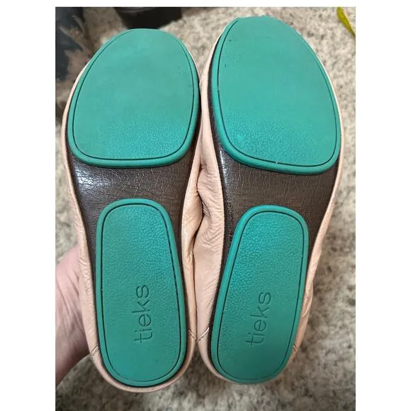 Tieks by Gavrieli pink Flats Foldable Shoes Size 9 **flaw**