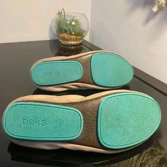 Tieks by Gavrieli Classic Ballet Foldable Flats in Taupe/Beige Leather Size 8