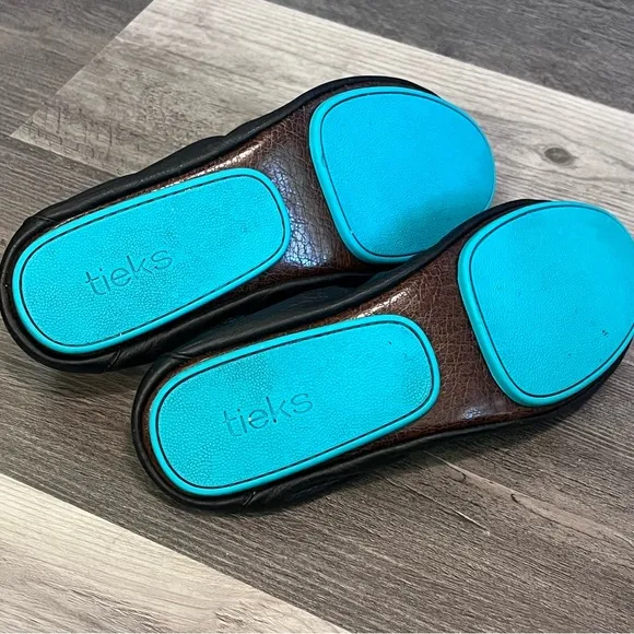 Tieks Matte Black Leather Ballet Flats Teal Trim Size 10