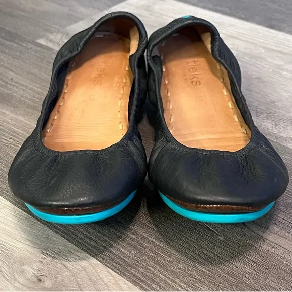 Tieks Matte Black Leather Ballet Flats Teal Trim Size 10