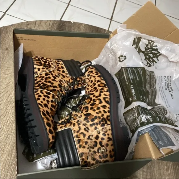 Timberland Women's London Boots Genuine Calf Hair Size 8.5 NWT