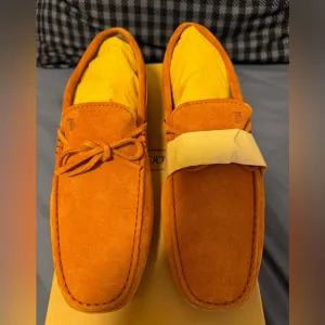Tod’s driving loafers