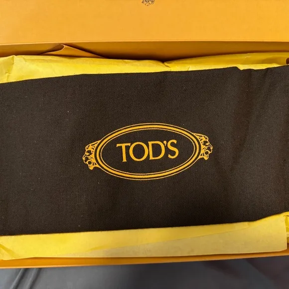 Tod’s driving loafers