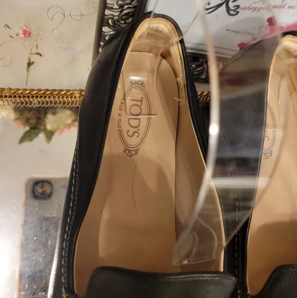 Tod's Leather Apron Toe Driving Loafers Italy flats stitching Luxury
