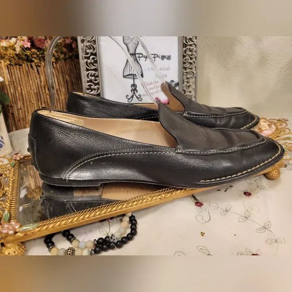 Tod's Leather Apron Toe Driving Loafers Italy flats stitching Luxury