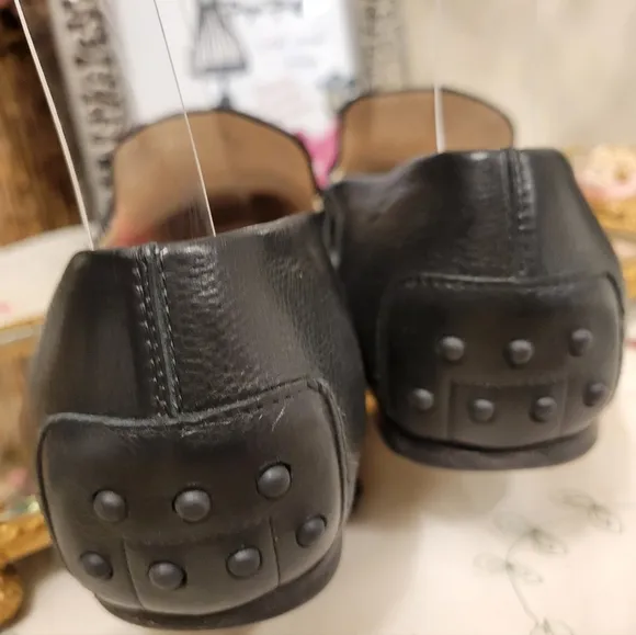 Tod's Leather Apron Toe Driving Loafers Italy flats stitching Luxury