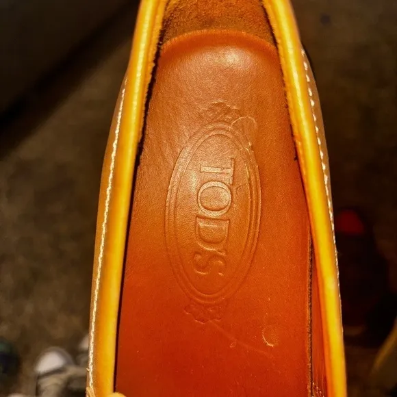 Tod’s leather penny loafers women’s size 5/35. Tan. Rare, in excellent condition