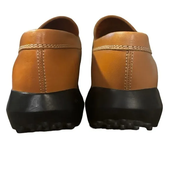 Tod’s leather penny loafers women’s size 5/35. Tan. Rare, in excellent condition