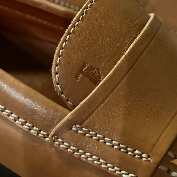 Tod’s leather penny loafers women’s size 5/35. Tan. Rare, in excellent condition