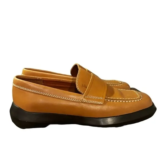 Tod’s leather penny loafers women’s size 5/35. Tan. Rare, in excellent condition