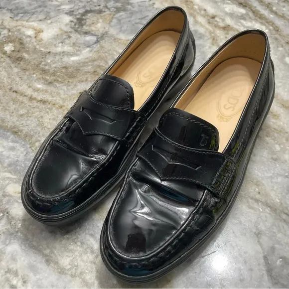 Tod’s Made In Italy Women’s Size 9.5 Patent Leather Penny Driving Loafers Flats