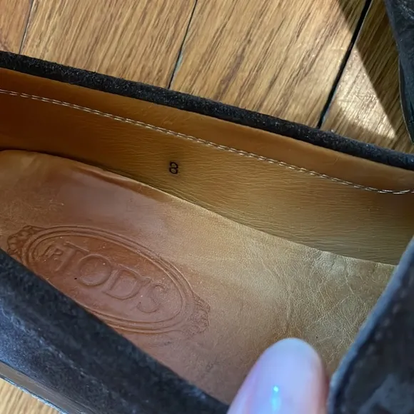 Tod’s men’s chocolate brown suede loafers. Size 8. Good condition.