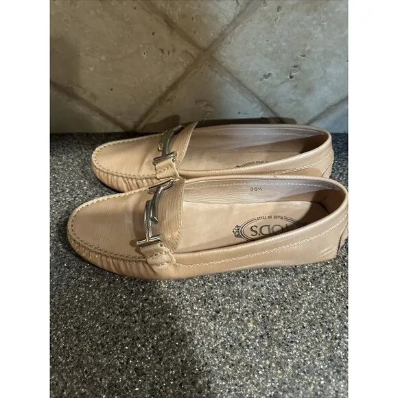 TODS Peach Patent Leather Horsebit Loafers Women’s Sz 38.5 US Sz 8 Driving Shoe