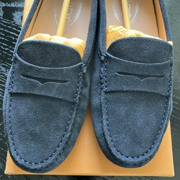 Tod’s Women Gommini Driving Suede Loafers, like new
