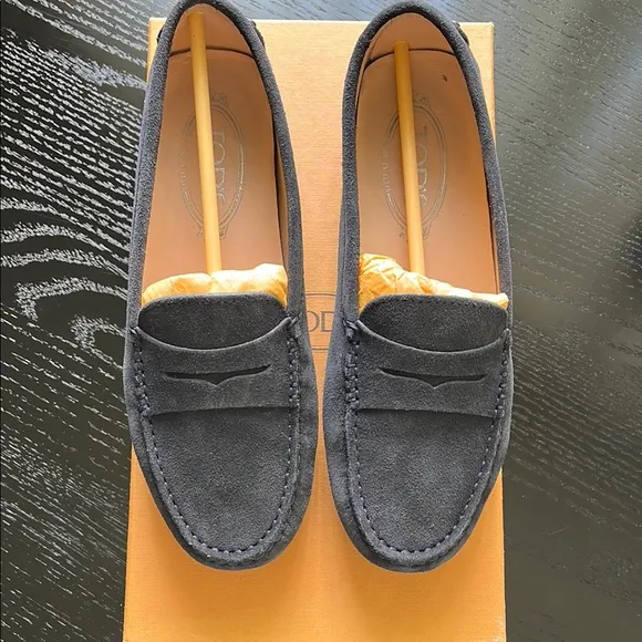 Tod’s Women Gommini Driving Suede Loafers, like new