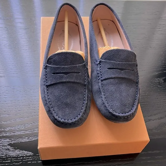 Tod’s Women Gommini Driving Suede Loafers, like new