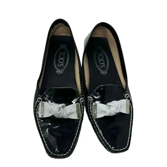 Tod's Women’s size 6.5 Black patent leather bow Gommino Driving Loafers flats