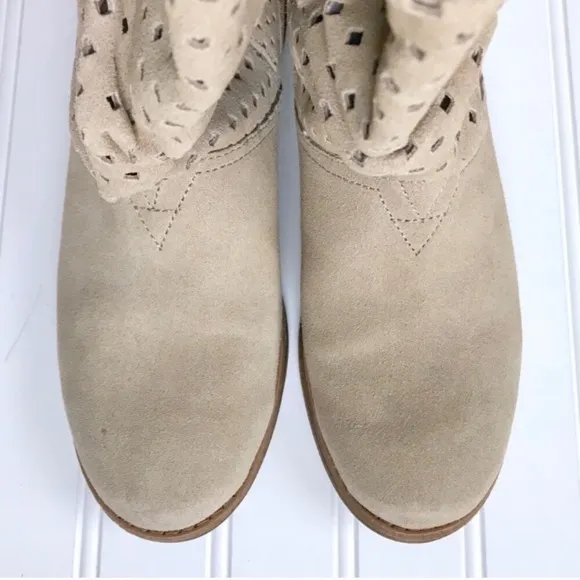 •Toms• laser cut suede boots
