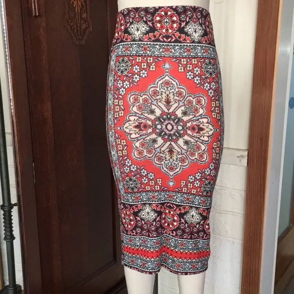 TOPSHOP Persian Rug Tube Skirt Size 4. RARE ❣️