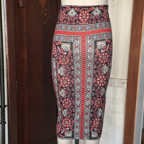 TOPSHOP Persian Rug Tube Skirt Size 4. RARE ❣️