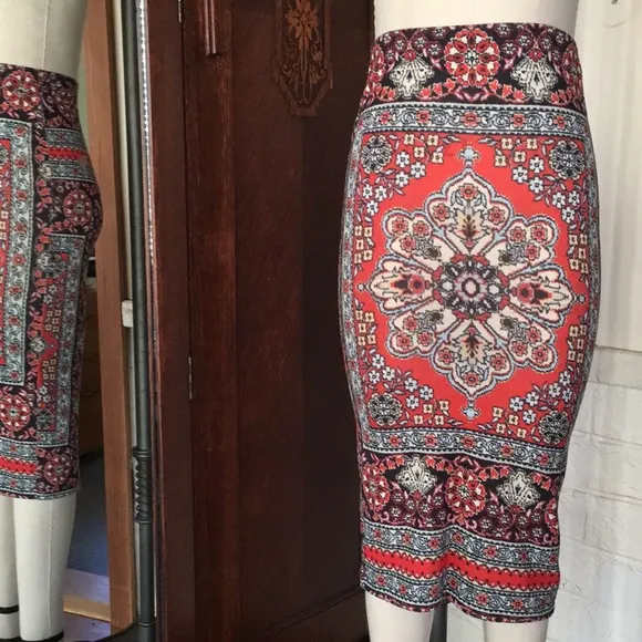 TOPSHOP Persian Rug Tube Skirt Size 4. RARE ❣️