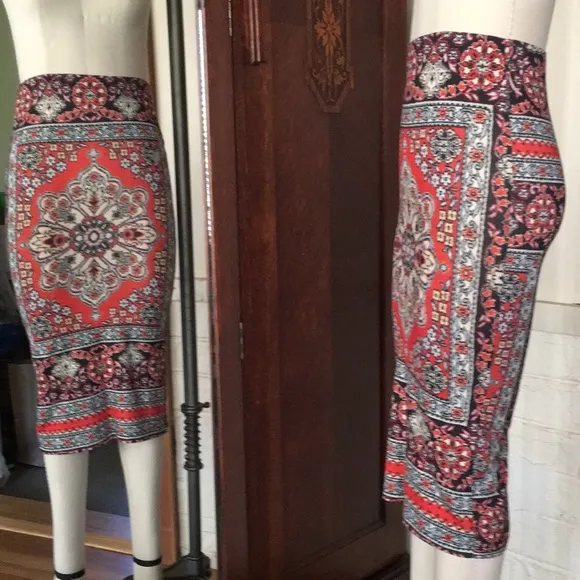 TOPSHOP Persian Rug Tube Skirt Size 4. RARE ❣️