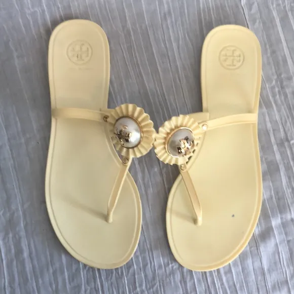 TORY BURCH Melody Pearl large MILER pearlesque size 9 pale yellow rubber sandals