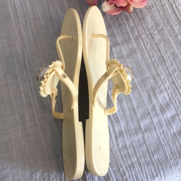 TORY BURCH Melody Pearl large MILER pearlesque size 9 pale yellow rubber sandals