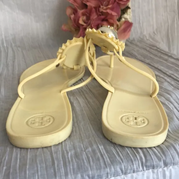 TORY BURCH Melody Pearl large MILER pearlesque size 9 pale yellow rubber sandals