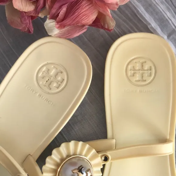 TORY BURCH Melody Pearl large MILER pearlesque size 9 pale yellow rubber sandals