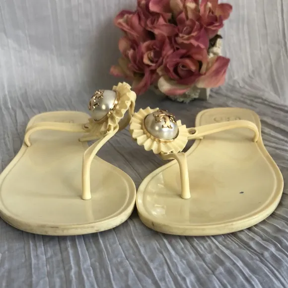 TORY BURCH Melody Pearl large MILER pearlesque size 9 pale yellow rubber sandals